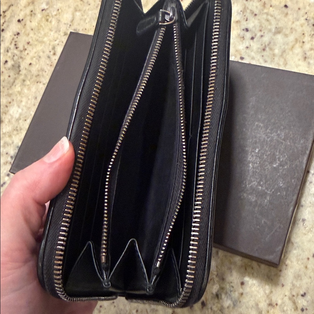 Bottega Veneta Black Woven Wallet - Picture 9 of 11